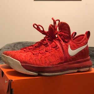 KD 9 ‘Varsity Red’